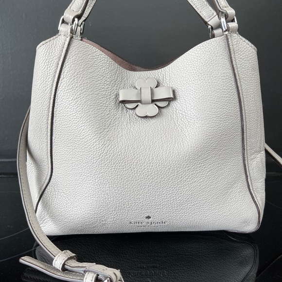 Handbags - Picture 1 of 2